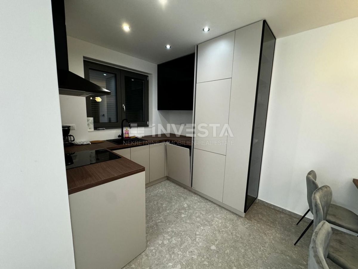 Okolica Poreča, pritličje stanovanje z bazenom, 93 m2, novogradnja
