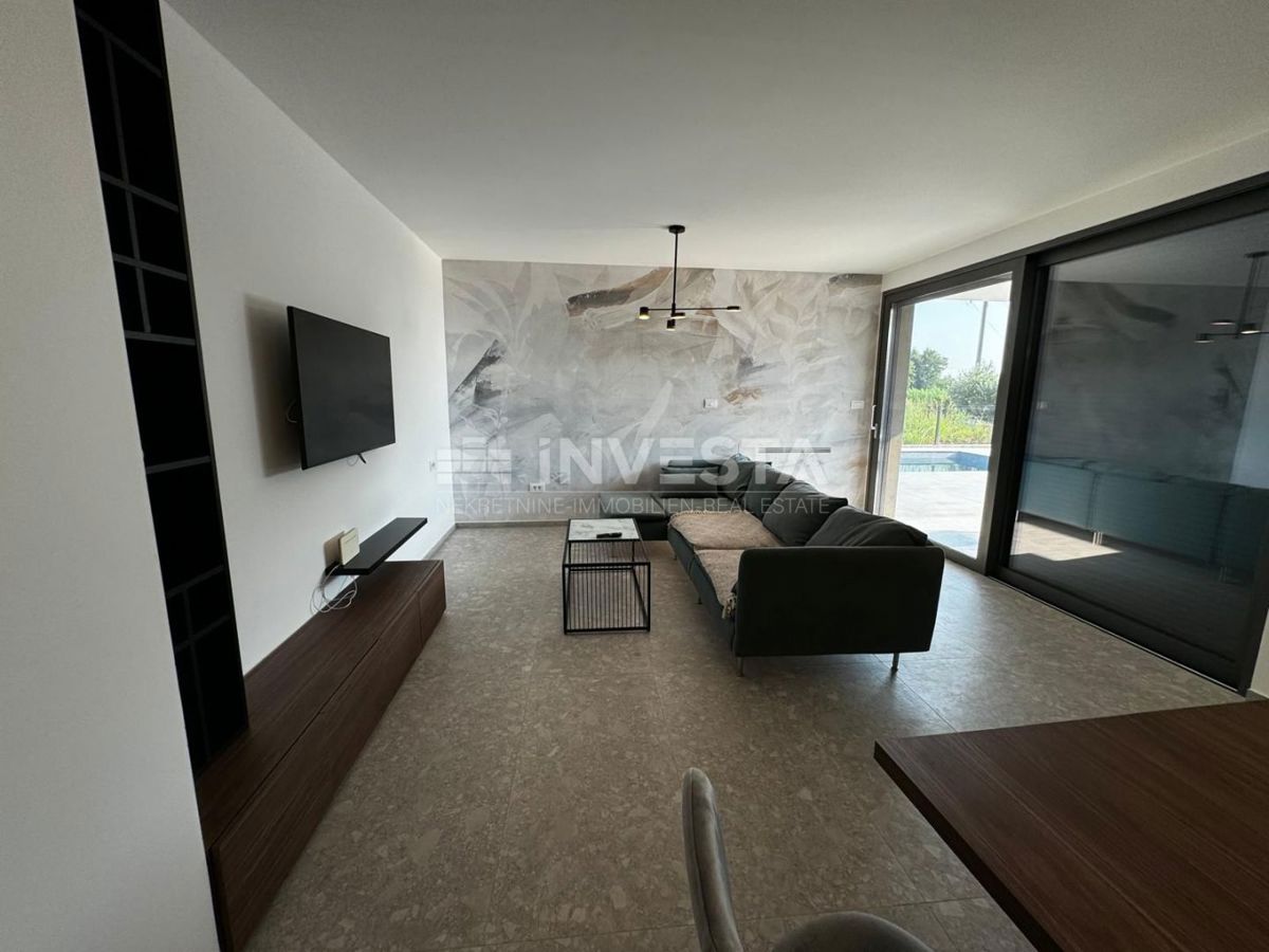 Okolica Poreča, pritličje stanovanje z bazenom, 93 m2, novogradnja
