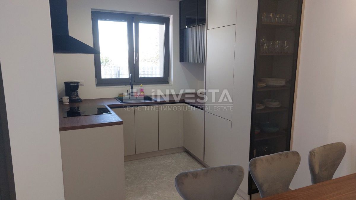 Okolica Poreča, pritličje stanovanje z bazenom, 93 m2, novogradnja
