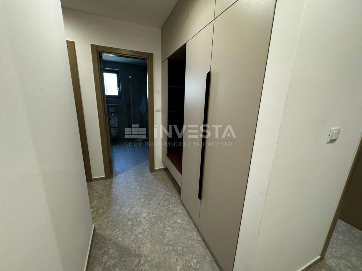 Okolica Poreča, pritličje stanovanje z bazenom, 93 m2, novogradnja