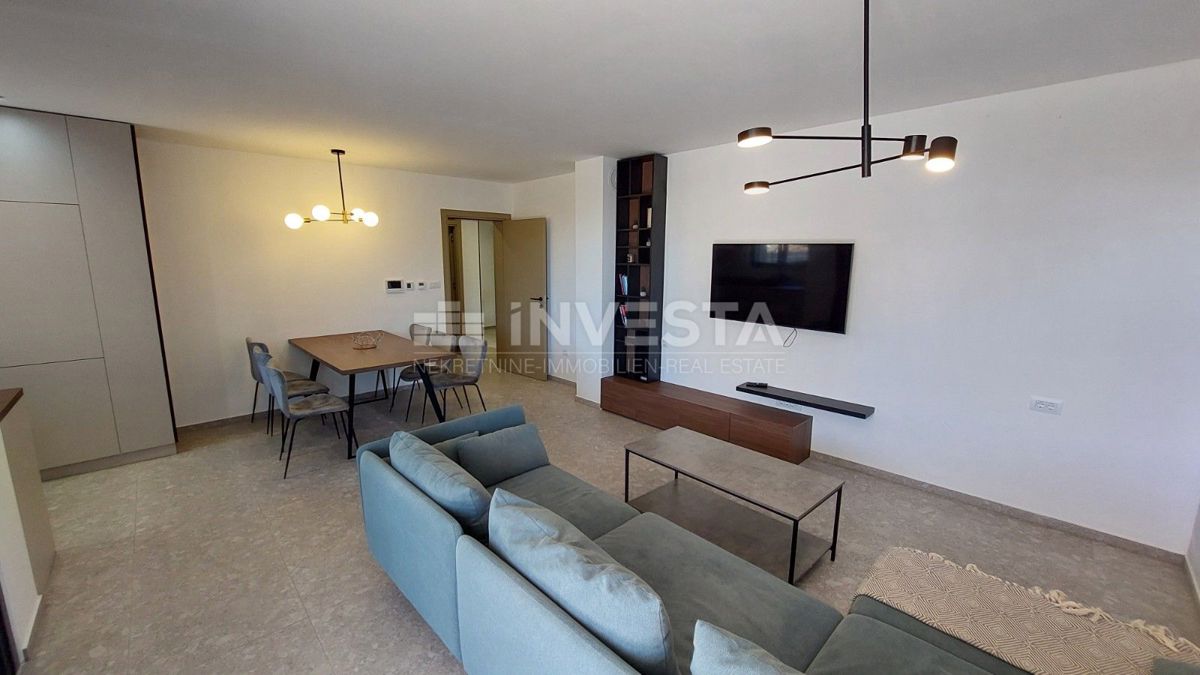Okolica Poreča, pritličje stanovanje z bazenom, 93 m2, novogradnja