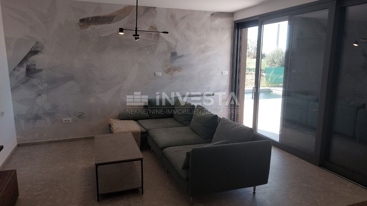 Okolica Poreča, pritličje stanovanje z bazenom, 93 m2, novogradnja