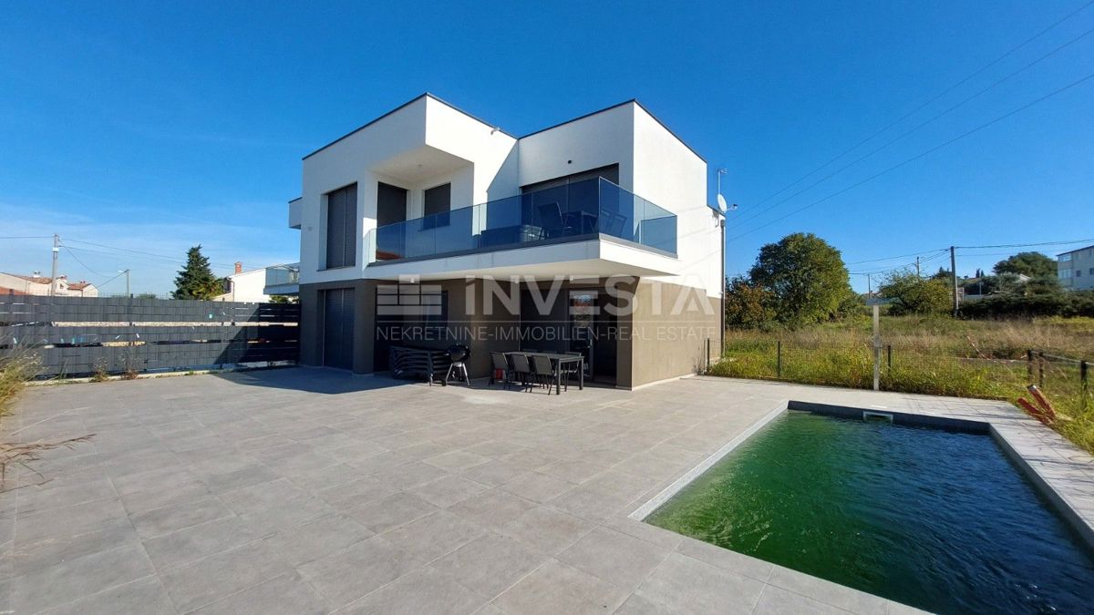 Okolica Poreča, pritličje stanovanje z bazenom, 93 m2, novogradnja