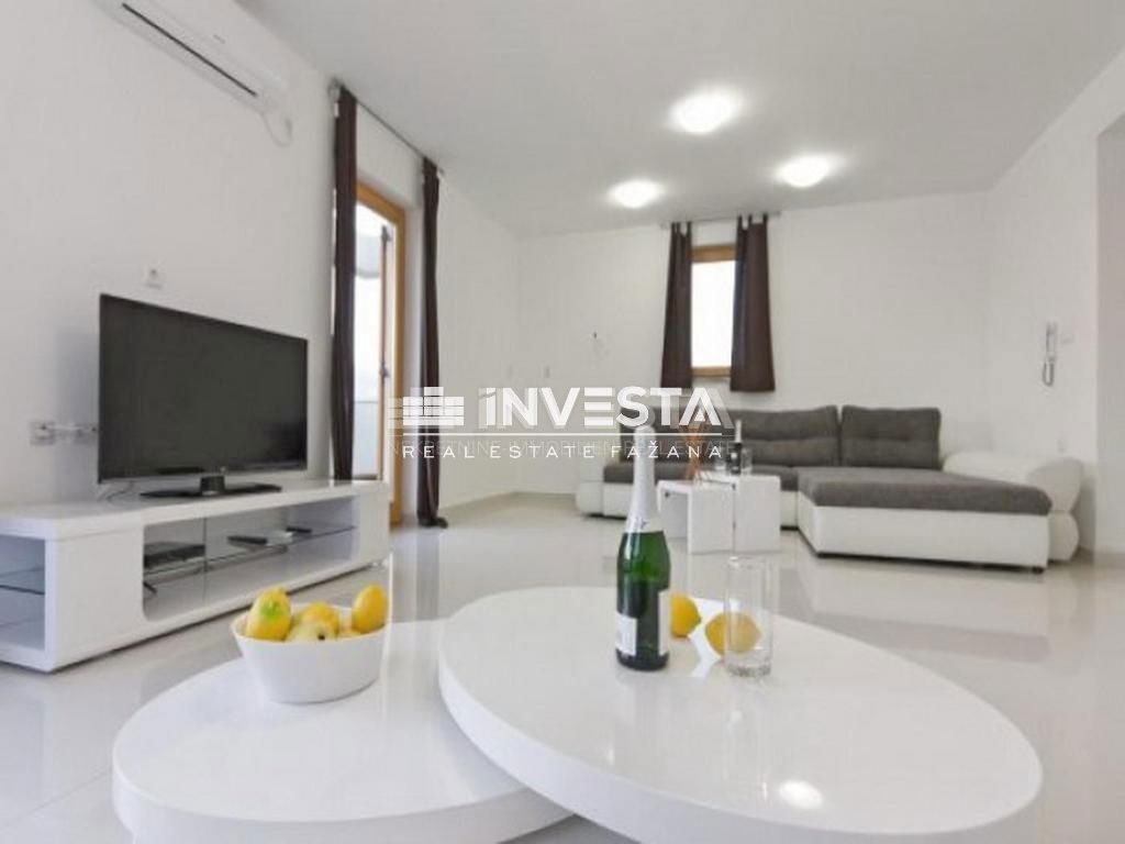Fažana, Valbandon, moderna vila z bazenom, 7 sob