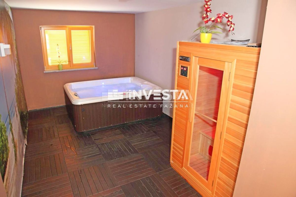 Fažana, Valbandon, moderna vila z bazenom, 7 sob