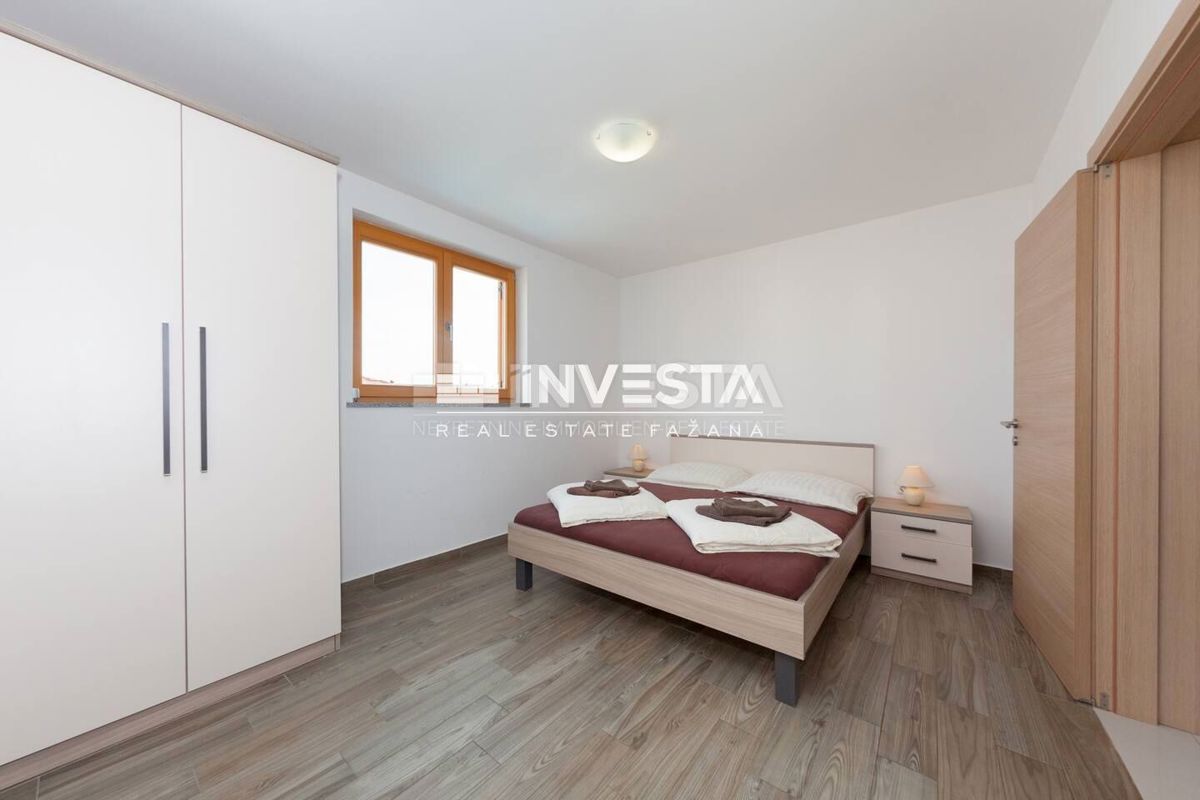 Fažana, Valbandon, moderna vila z bazenom, 7 sob