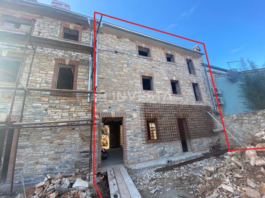 Svetvinčenat, Juršići, vrstna hiša z dodatnim stanovanjem