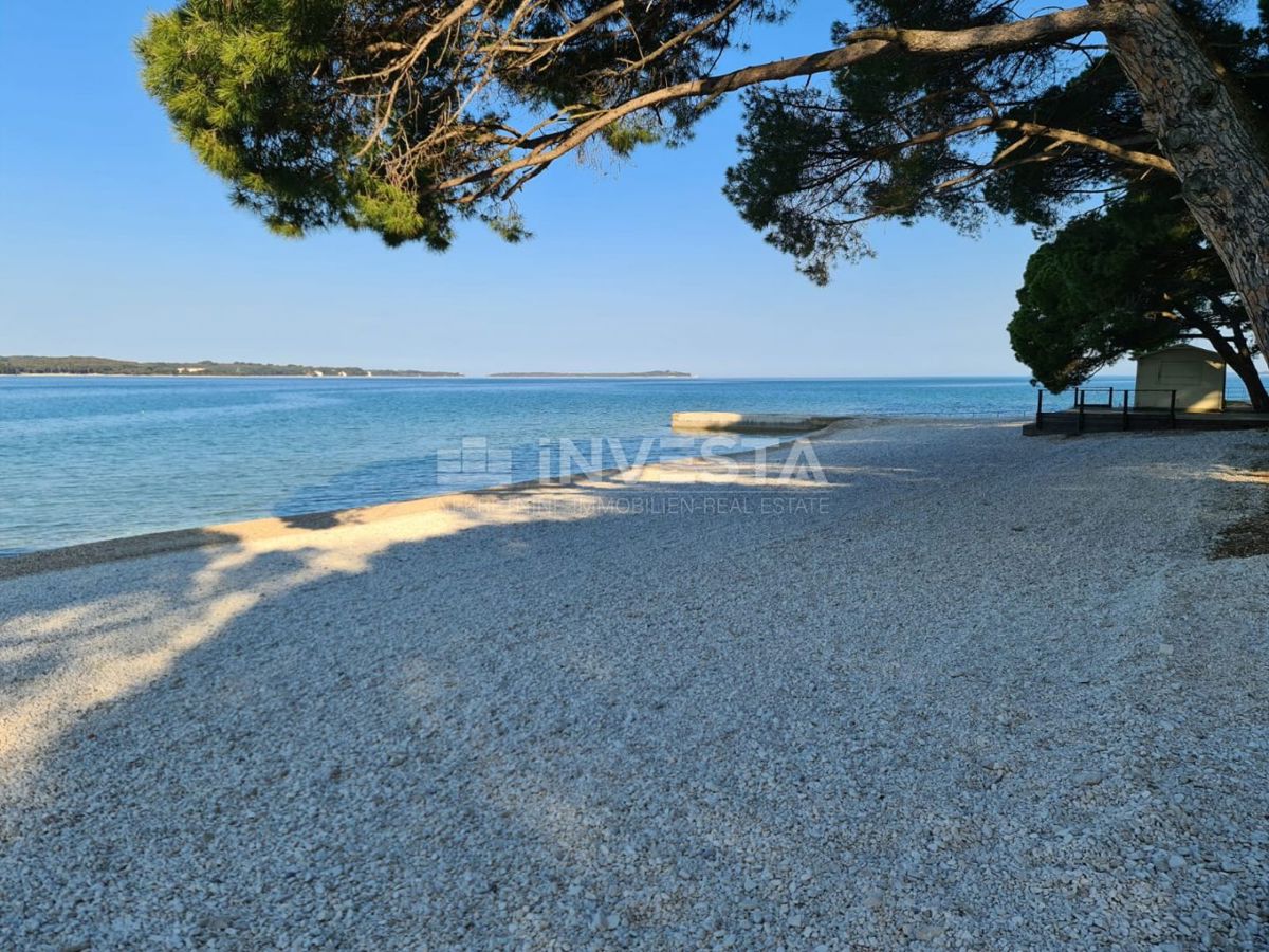 Fažana, zemljišče s gradbenim dovoljenjem, 200 m od morja.