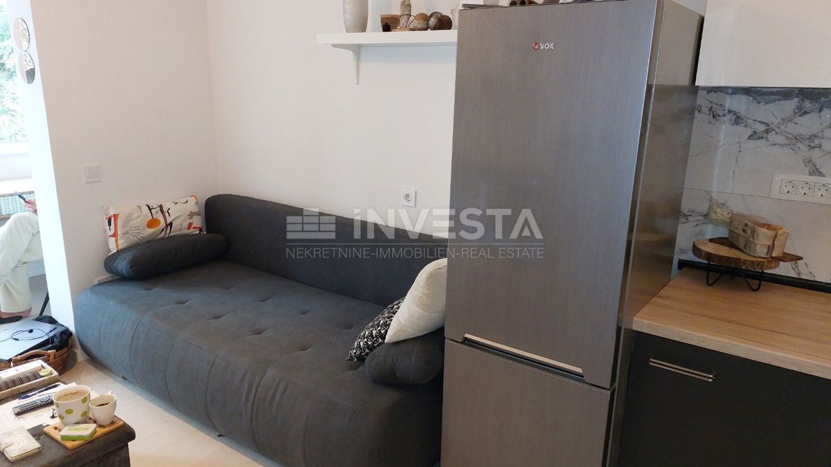 Červar-Porat - prenovljeno stanovanje v prvem nadstropju - 150m od morja
