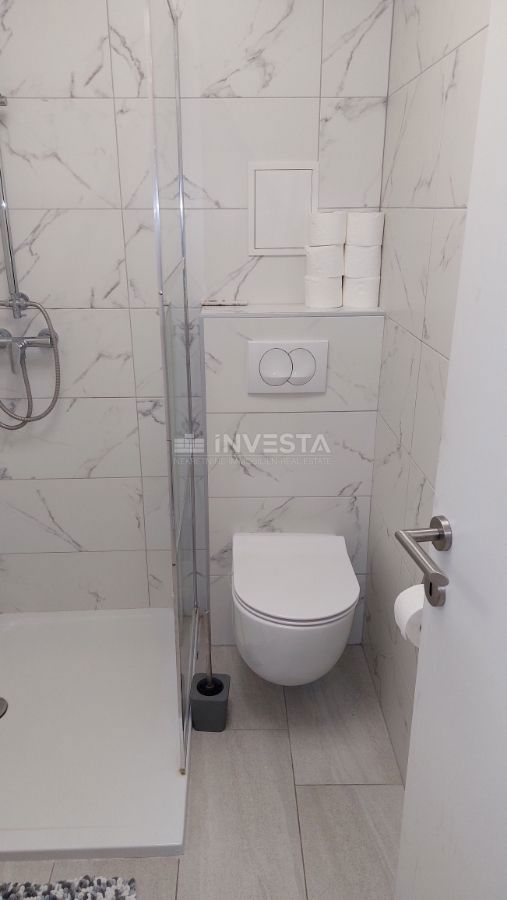 Červar-Porat - prenovljeno stanovanje v prvem nadstropju - 150m od morja