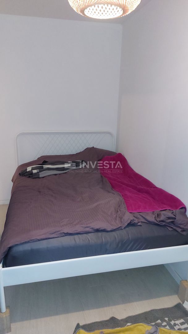 Červar-Porat - prenovljeno stanovanje v prvem nadstropju - 150m od morja