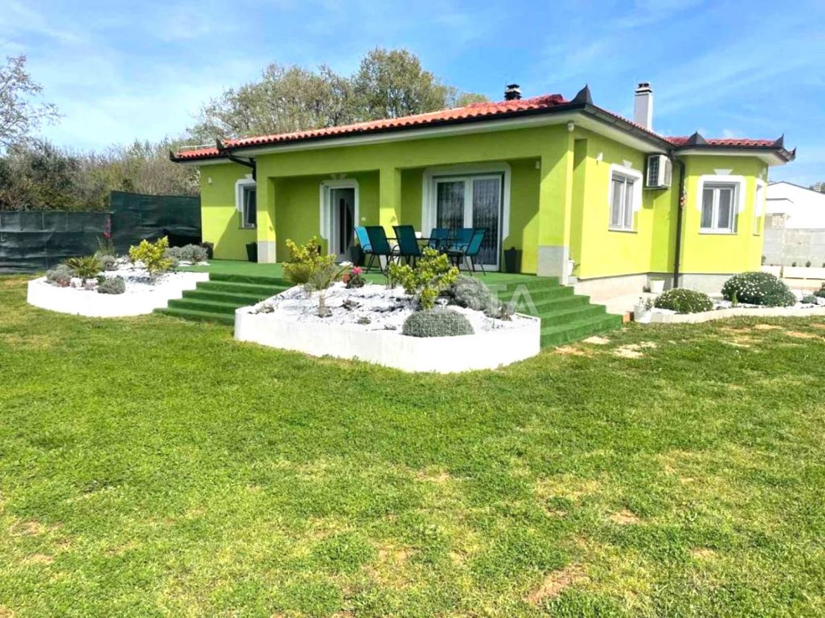  Enonadstropna družinska hiša, 3 spalnice, prostoren vrt