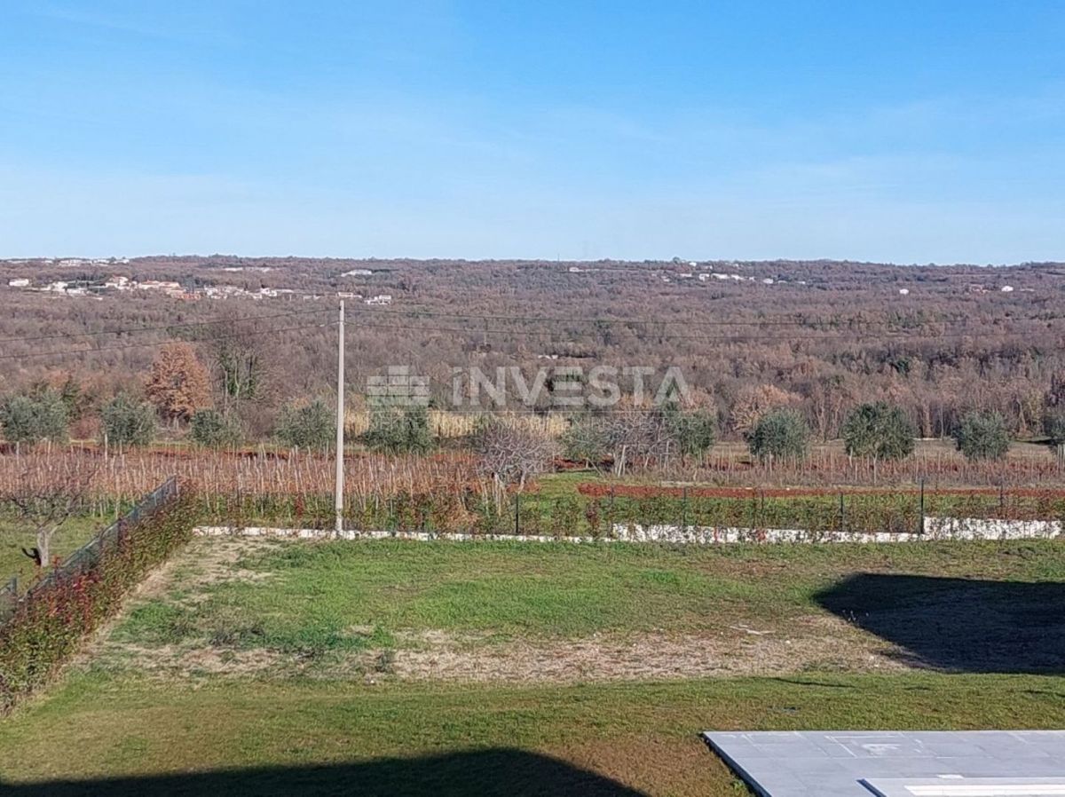  Sveti Lovreč, hiša s bazenom, pogled na morje