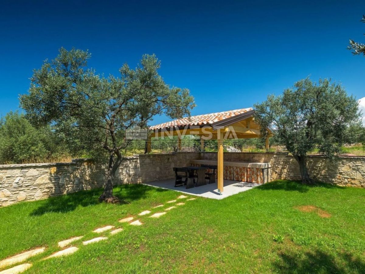 Fažana, Vila s bazenom in velikim vrtom