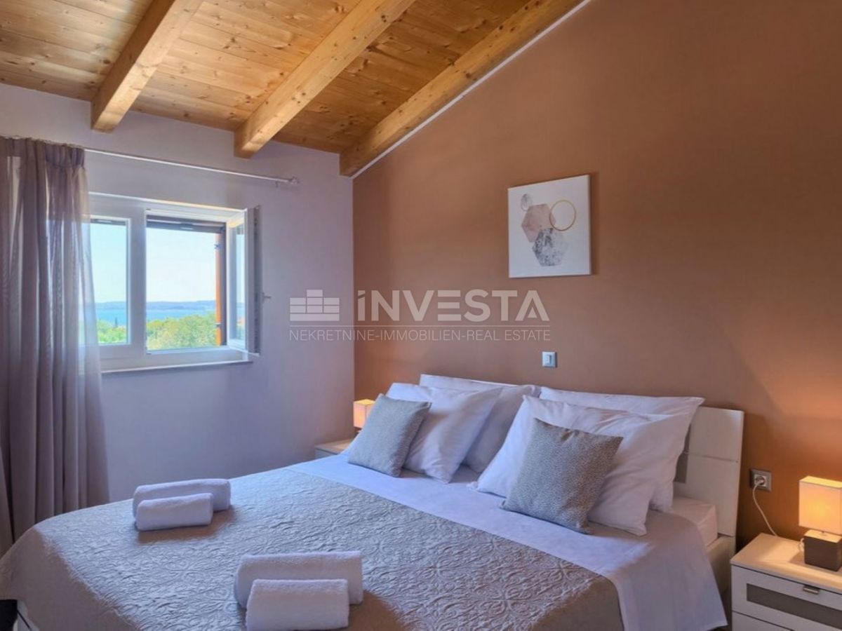 Fažana, Vila s bazenom in velikim vrtom