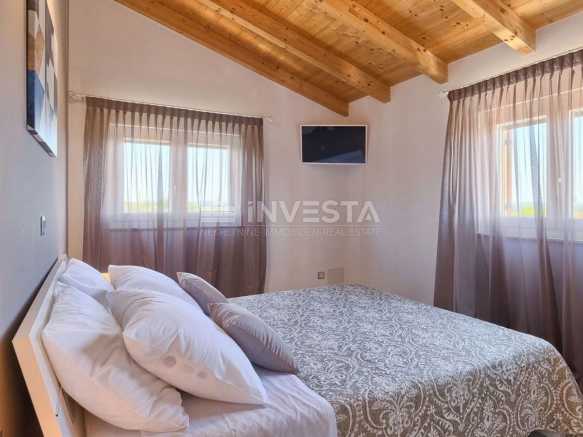 Fažana, Vila s bazenom in velikim vrtom