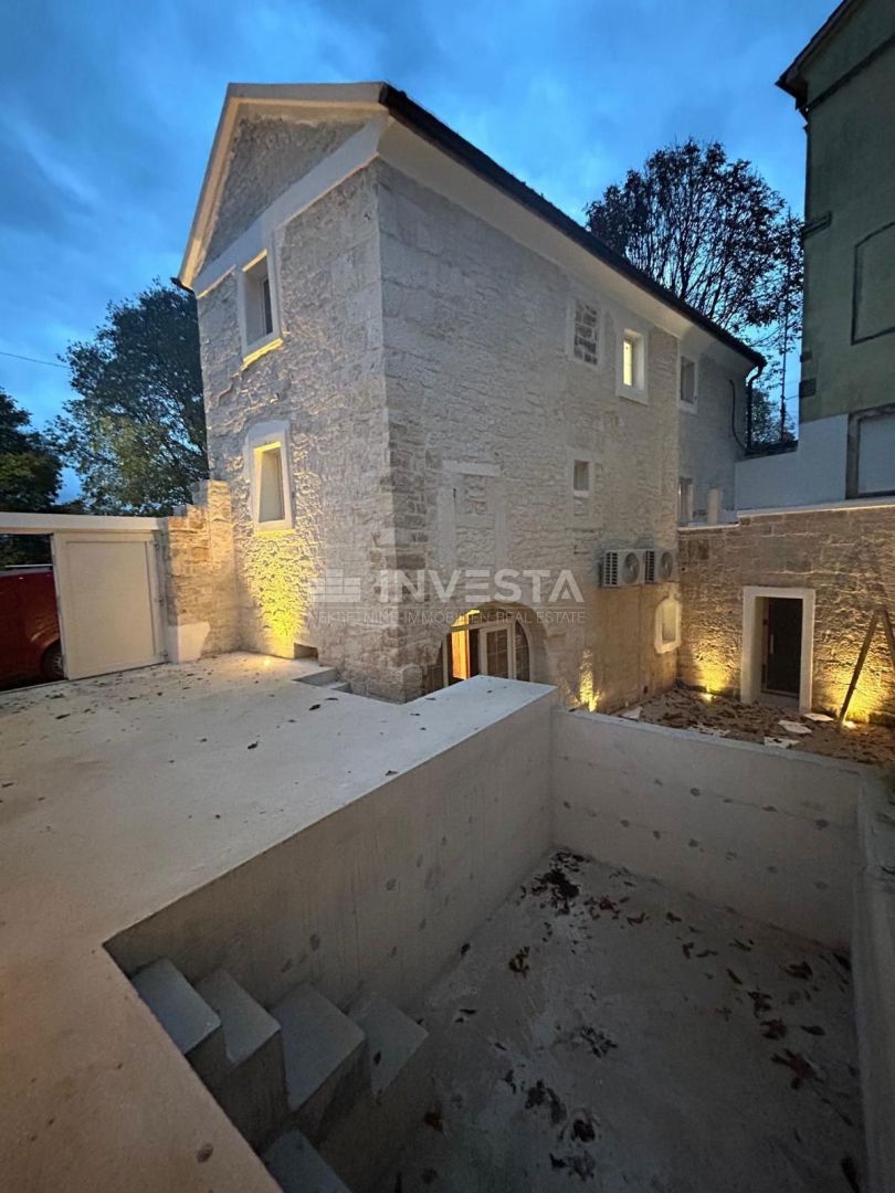 Prekrasna kamnita vila v Tinjanu