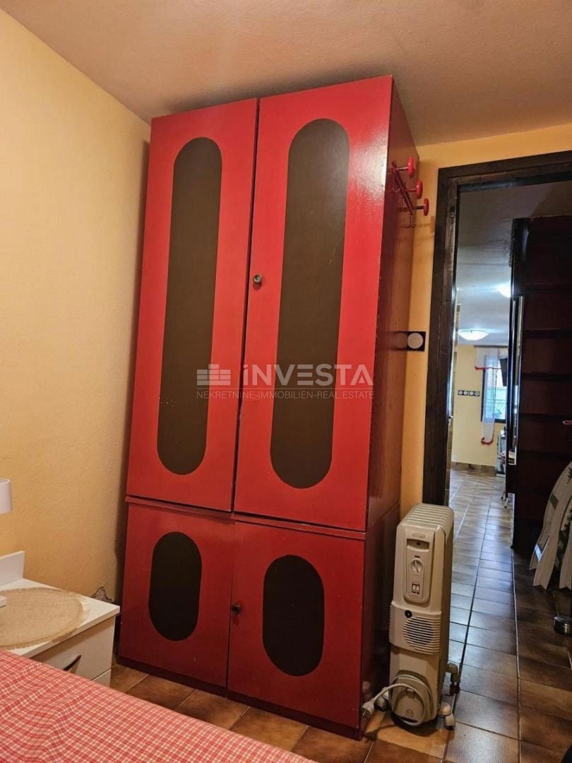 Peroj, vseljiva vrstna hiša z veliko teraso