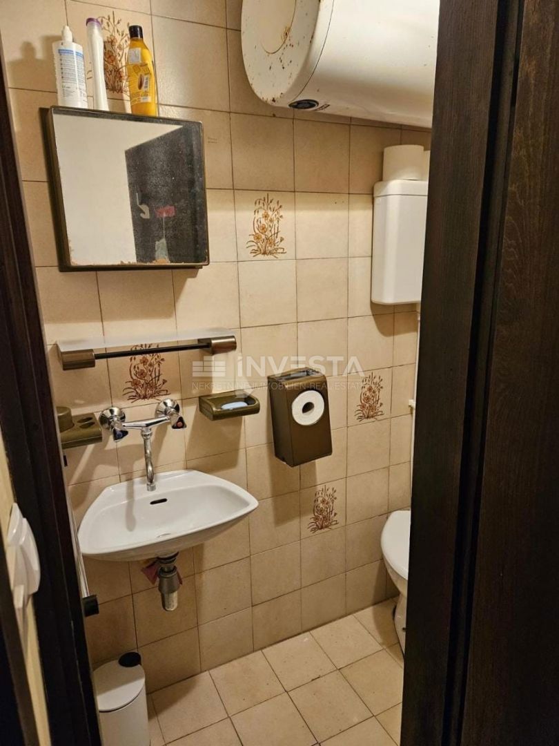 Peroj, vseljiva vrstna hiša z veliko teraso