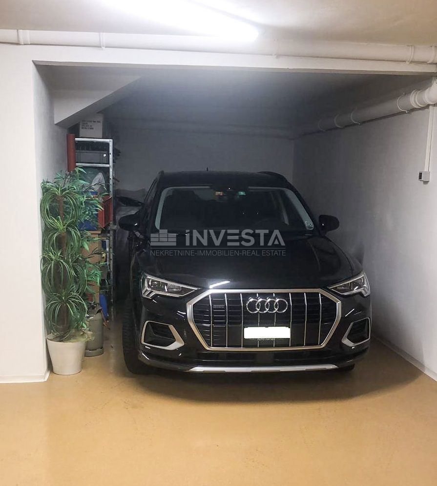 OPATIJA – luksuzni apartma s pogledom na morje, garažnim mestom in vrtom