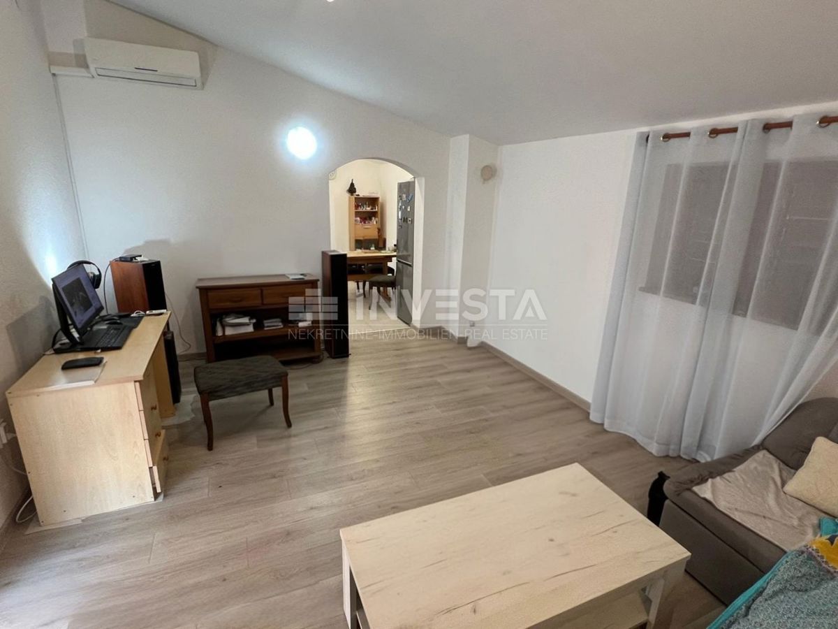 Pula, Šišan Prenovljena pritlična hiša s 3 sobami, površina 100 m²