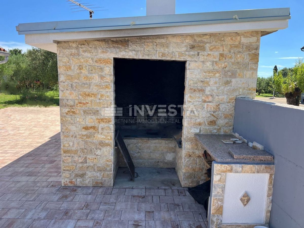 Pula, Šišan Prenovljena pritlična hiša s 3 sobami, površina 100 m²