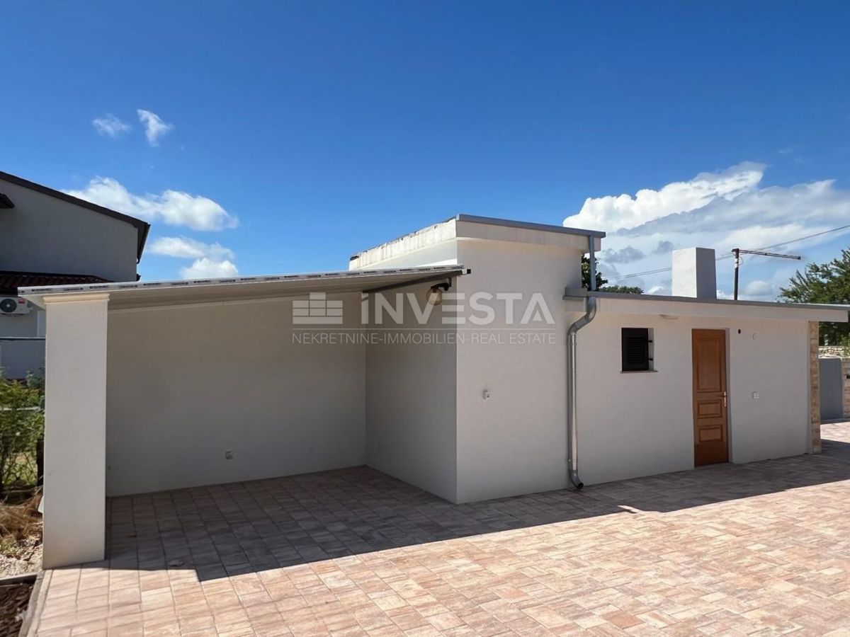 Pula, Šišan Prenovljena pritlična hiša s 3 sobami, površina 100 m²