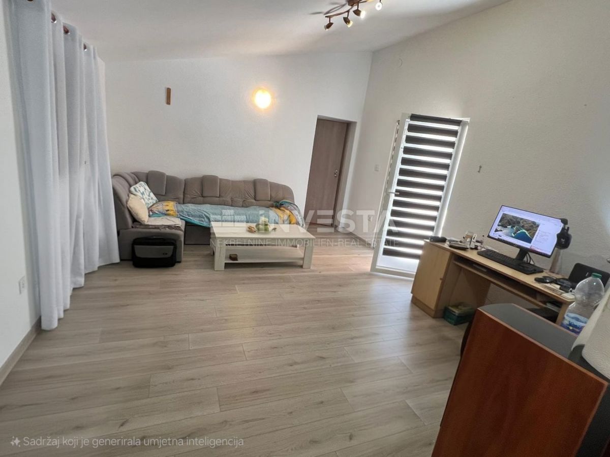 Pula, Šišan Prenovljena pritlična hiša s 3 sobami, površina 100 m²