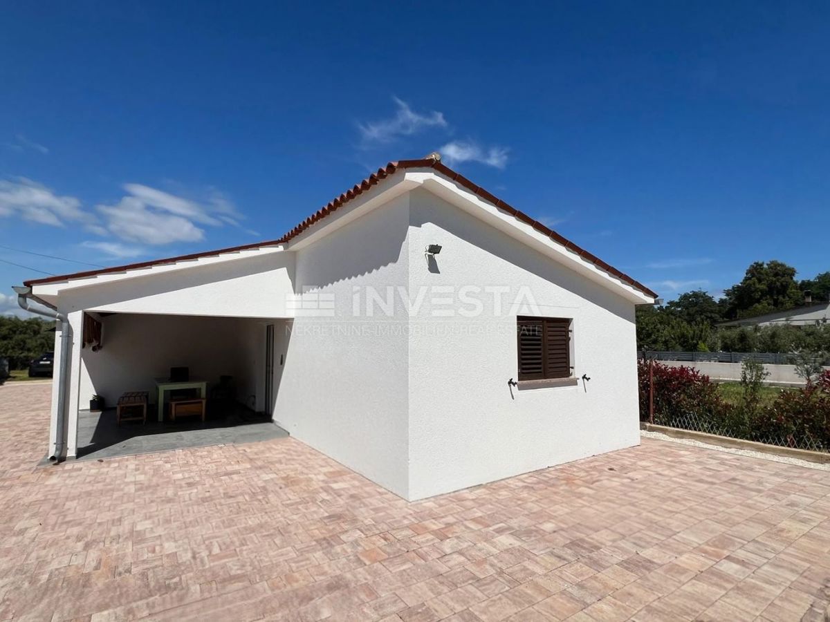 Pula, Šišan Prenovljena pritlična hiša s 3 sobami, površina 100 m²