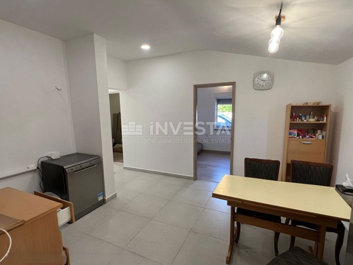 Pula, Šišan Prenovljena pritlična hiša s 3 sobami, površina 100 m²