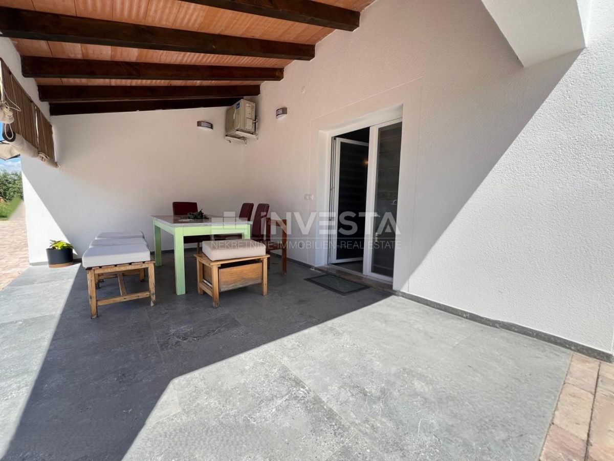 Pula, Šišan Prenovljena pritlična hiša s 3 sobami, površina 100 m²