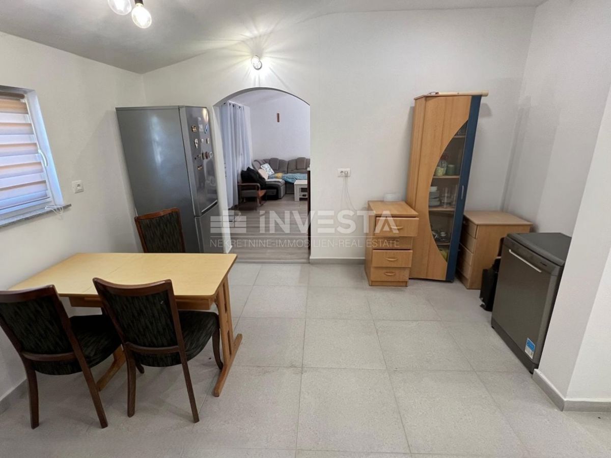 Pula, Šišan Prenovljena pritlična hiša s 3 sobami, površina 100 m²