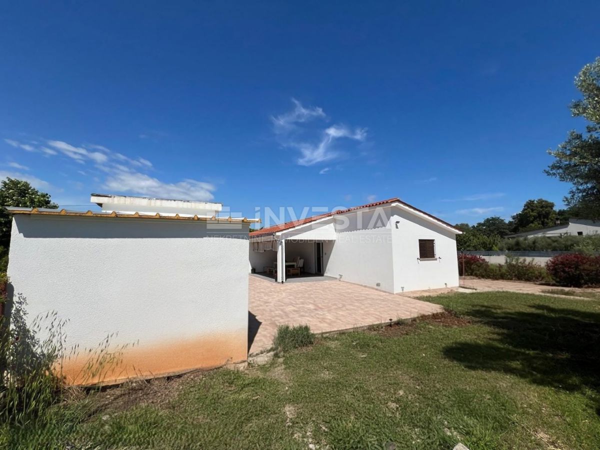 Pula, Šišan Prenovljena pritlična hiša s 3 sobami, površina 100 m²