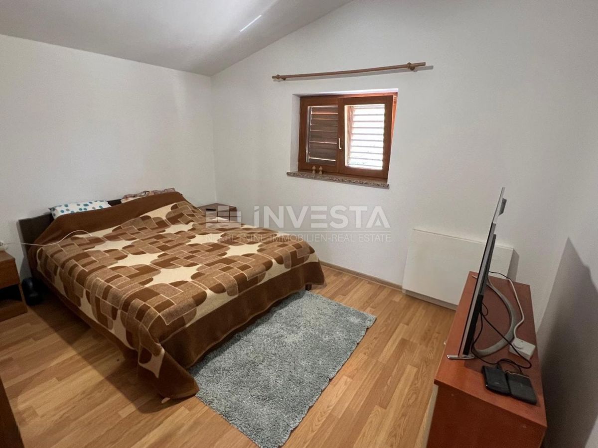 Pula, Šišan Prenovljena pritlična hiša s 3 sobami, površina 100 m²