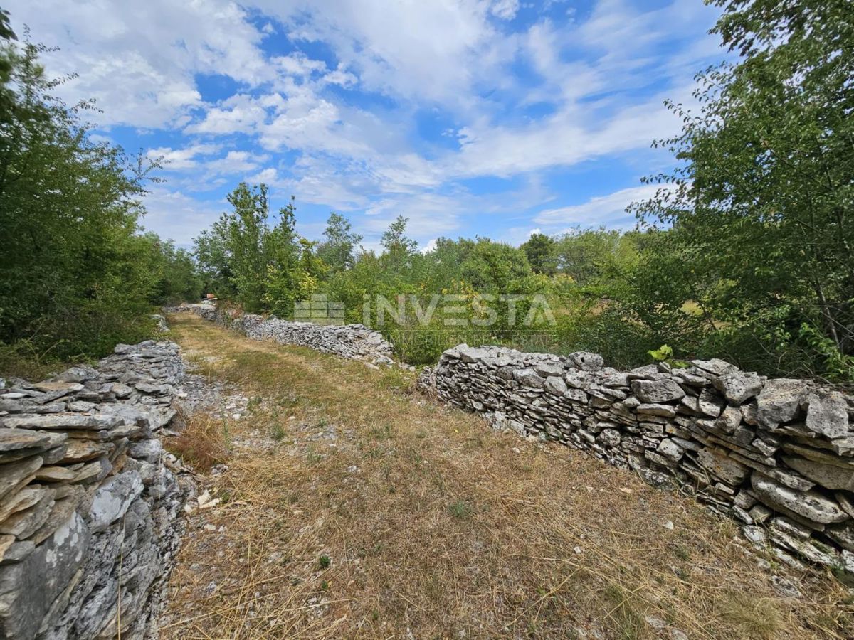 Vodnjan, kmetijsko zemljišče 1.881 m²