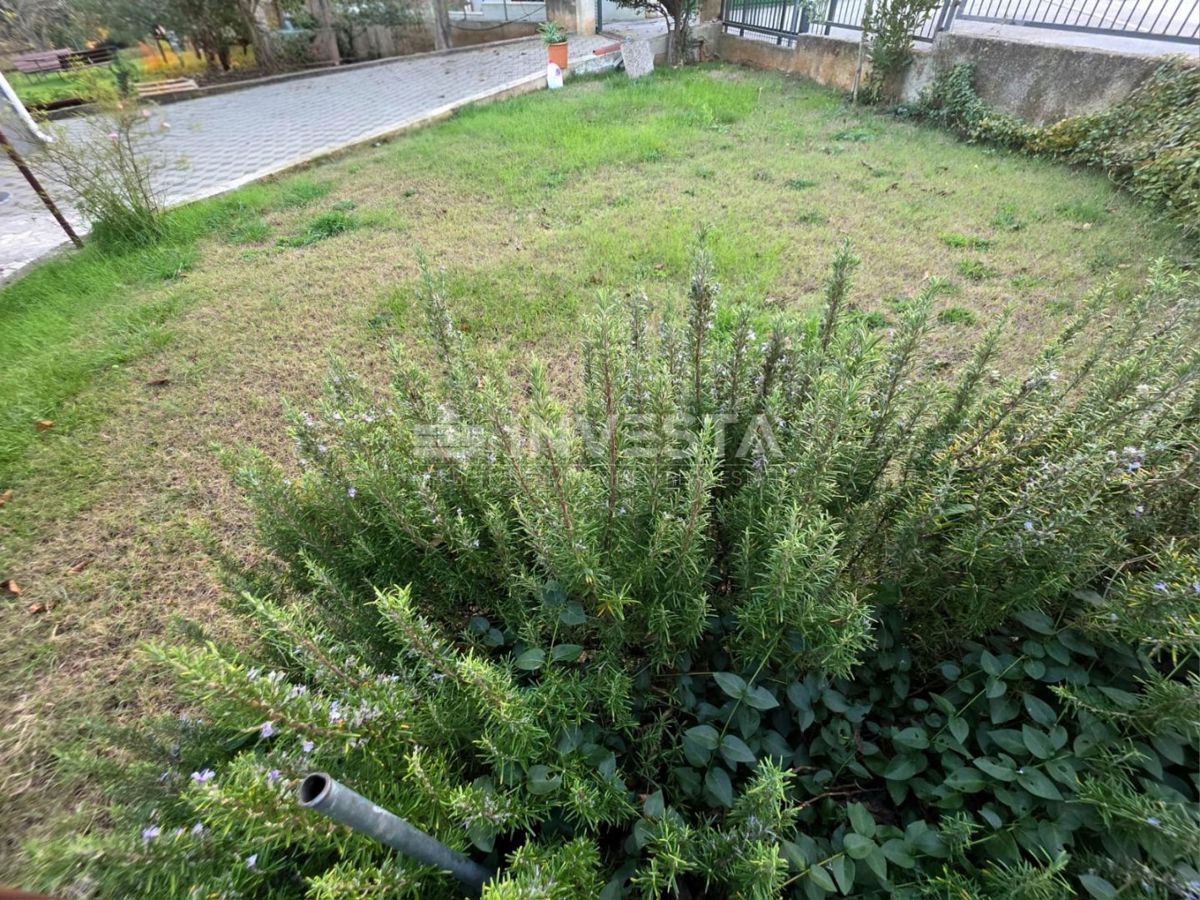 Pula, čudovito in prostorno stanovanje, 3 spalnice, lastno parkirišče in vrt