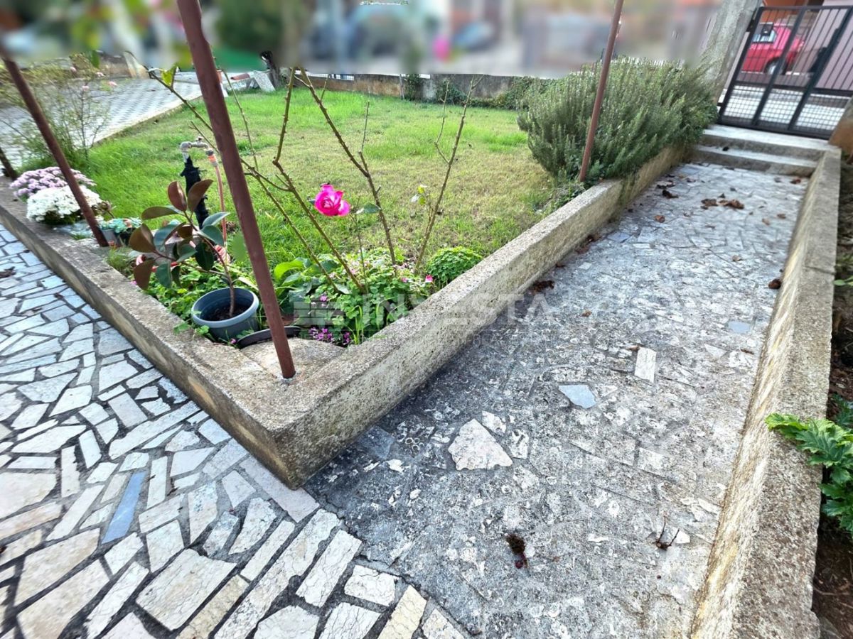 Pula, čudovito in prostorno stanovanje, 3 spalnice, lastno parkirišče in vrt