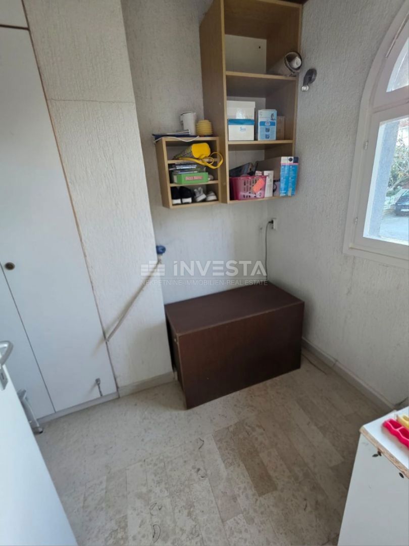 Pula, čudovito in prostorno stanovanje, 3 spalnice, lastno parkirišče in vrt