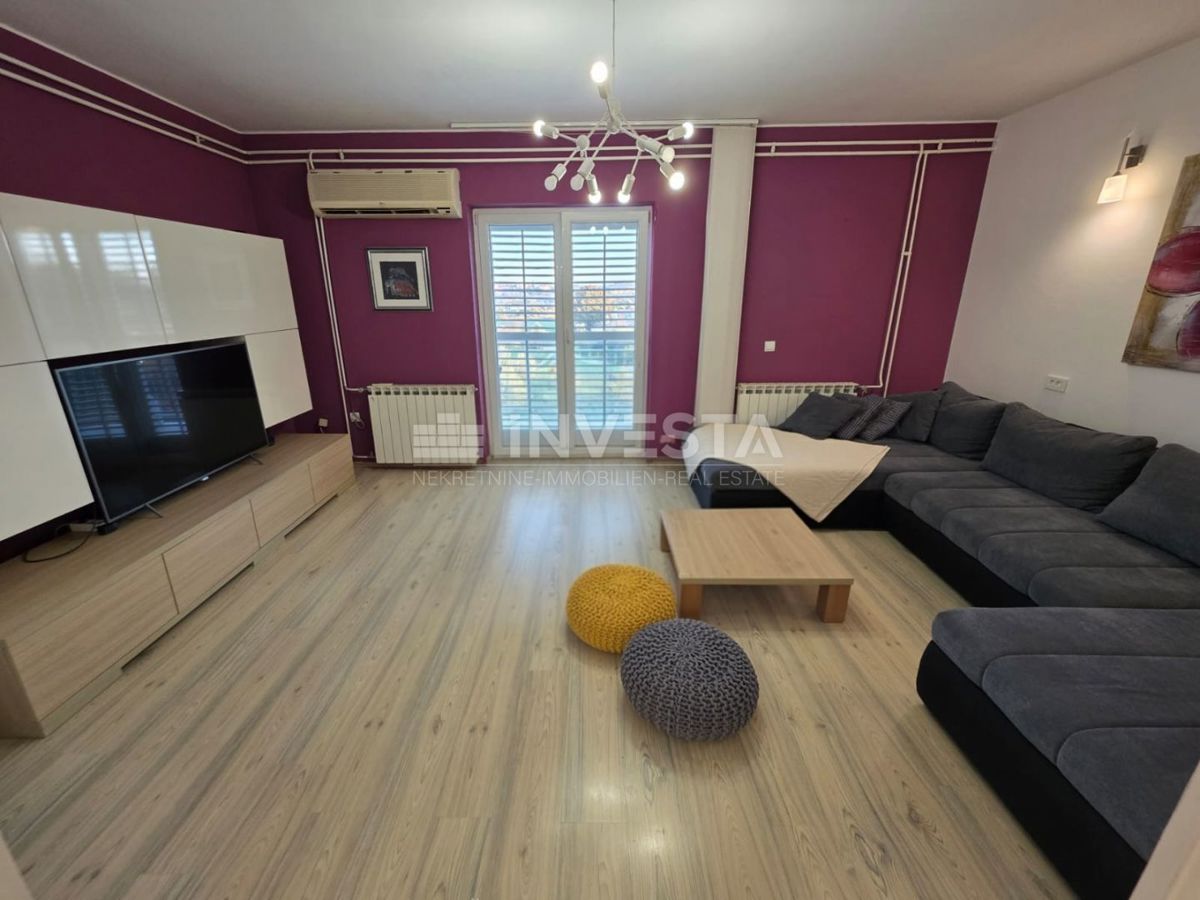 Pula, čudovito in prostorno stanovanje, 3 spalnice, lastno parkirišče in vrt