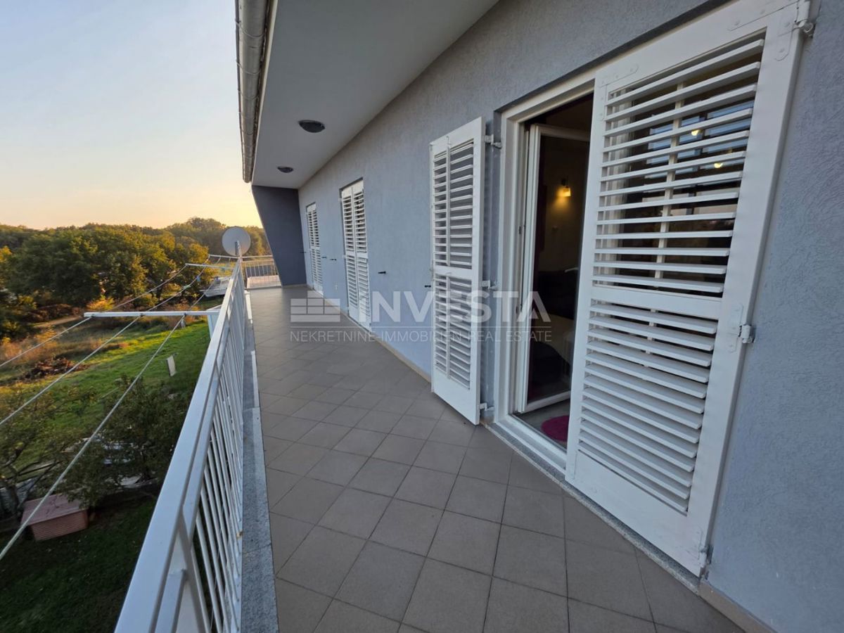 Pula, čudovito in prostorno stanovanje, 3 spalnice, lastno parkirišče in vrt