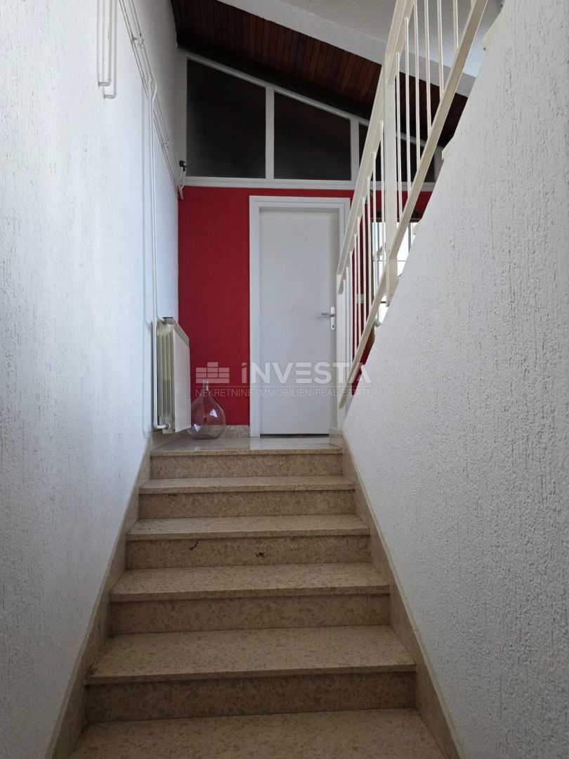 Pula, čudovito in prostorno stanovanje, 3 spalnice, lastno parkirišče in vrt