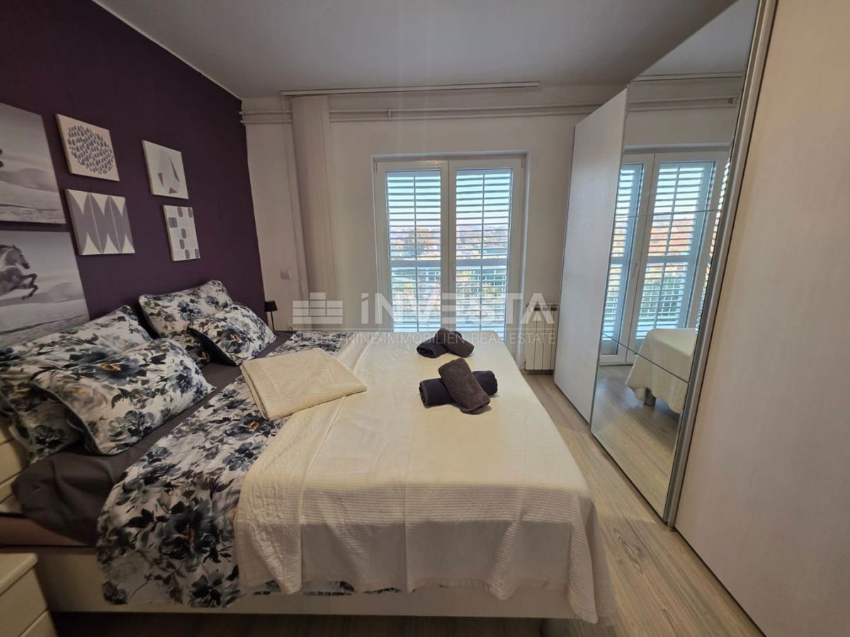 Pula, čudovito in prostorno stanovanje, 3 spalnice, lastno parkirišče in vrt