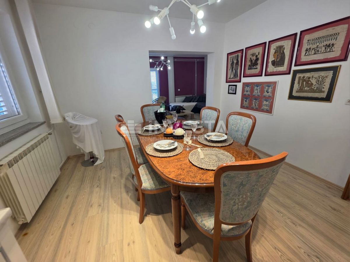 Pula, čudovito in prostorno stanovanje, 3 spalnice, lastno parkirišče in vrt