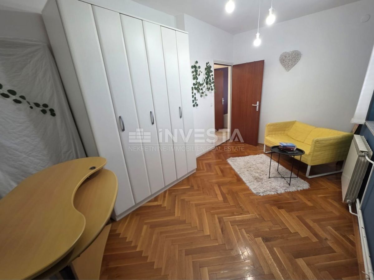 Pula, čudovito in prostorno stanovanje, 3 spalnice, lastno parkirišče in vrt