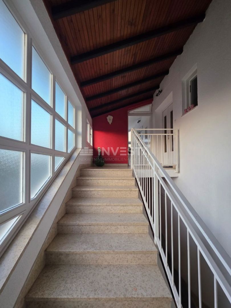 Pula, čudovito in prostorno stanovanje, 3 spalnice, lastno parkirišče in vrt