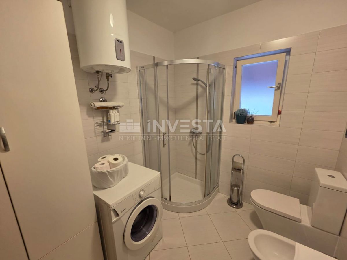 Pula, čudovito in prostorno stanovanje, 3 spalnice, lastno parkirišče in vrt