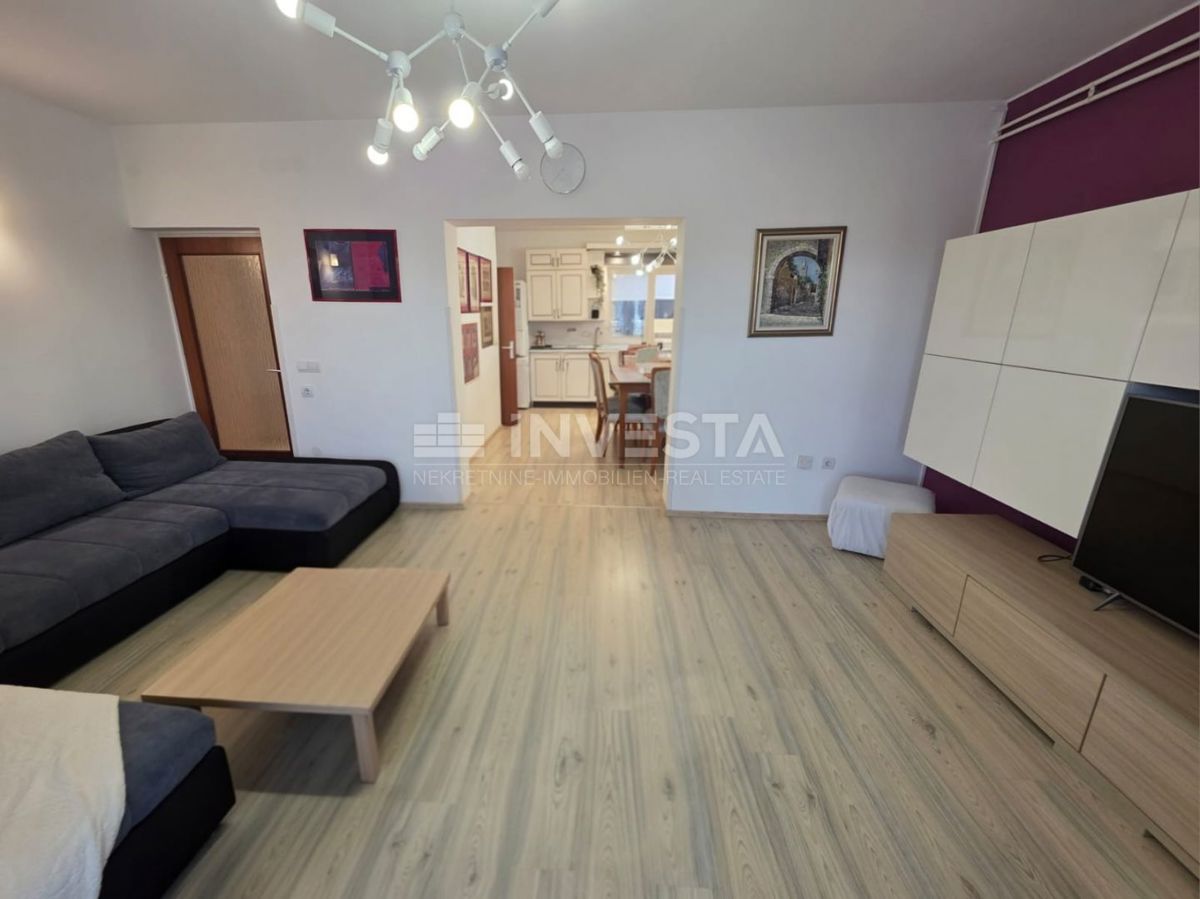 Pula, čudovito in prostorno stanovanje, 3 spalnice, lastno parkirišče in vrt