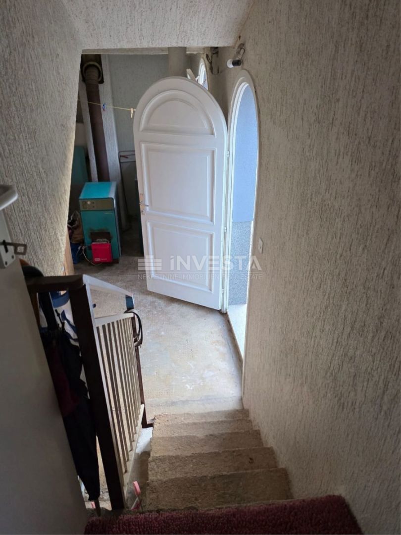 Pula, čudovito in prostorno stanovanje, 3 spalnice, lastno parkirišče in vrt