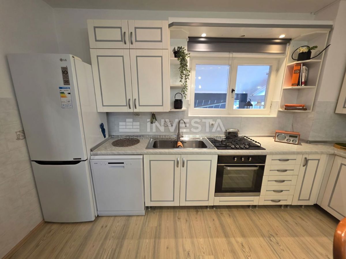 Pula, čudovito in prostorno stanovanje, 3 spalnice, lastno parkirišče in vrt