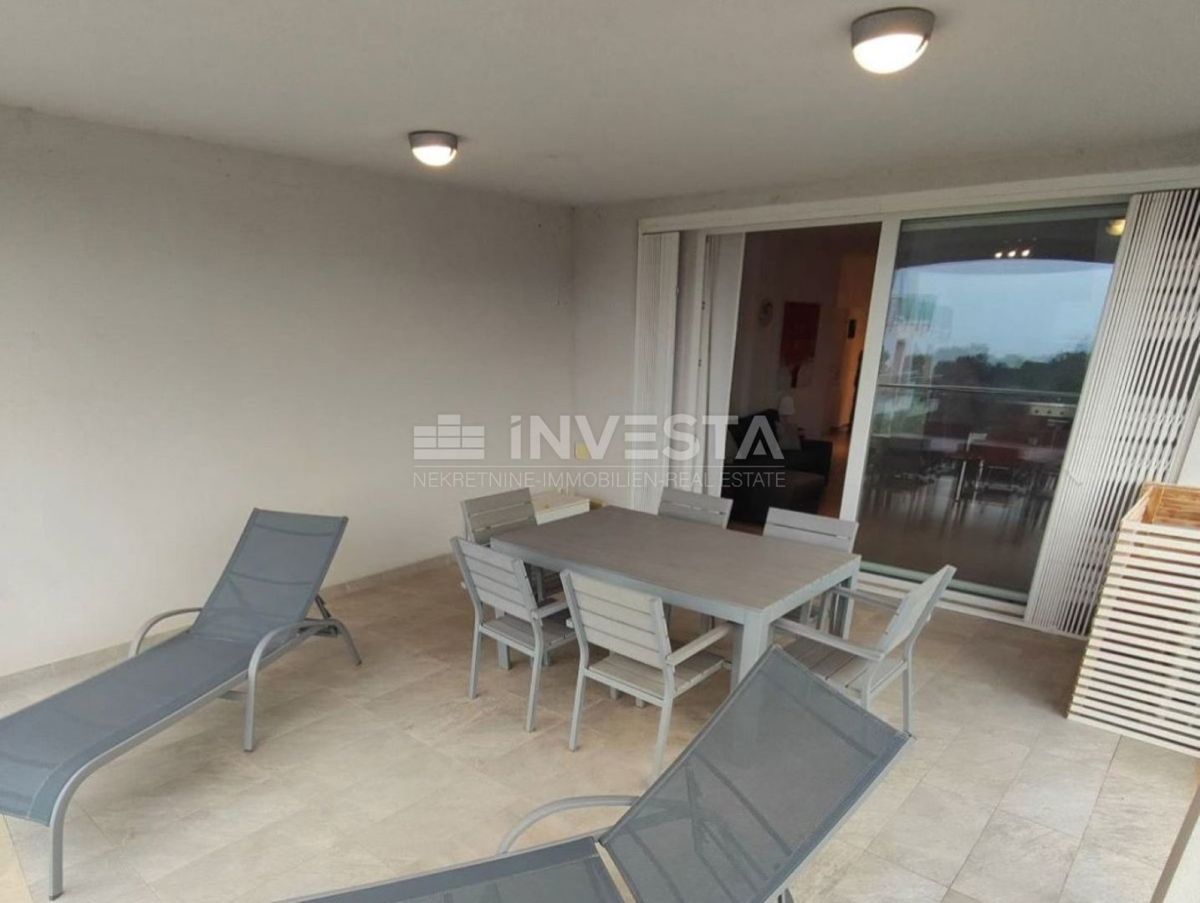 Luksuzno stanovanje na mirni lokaciji